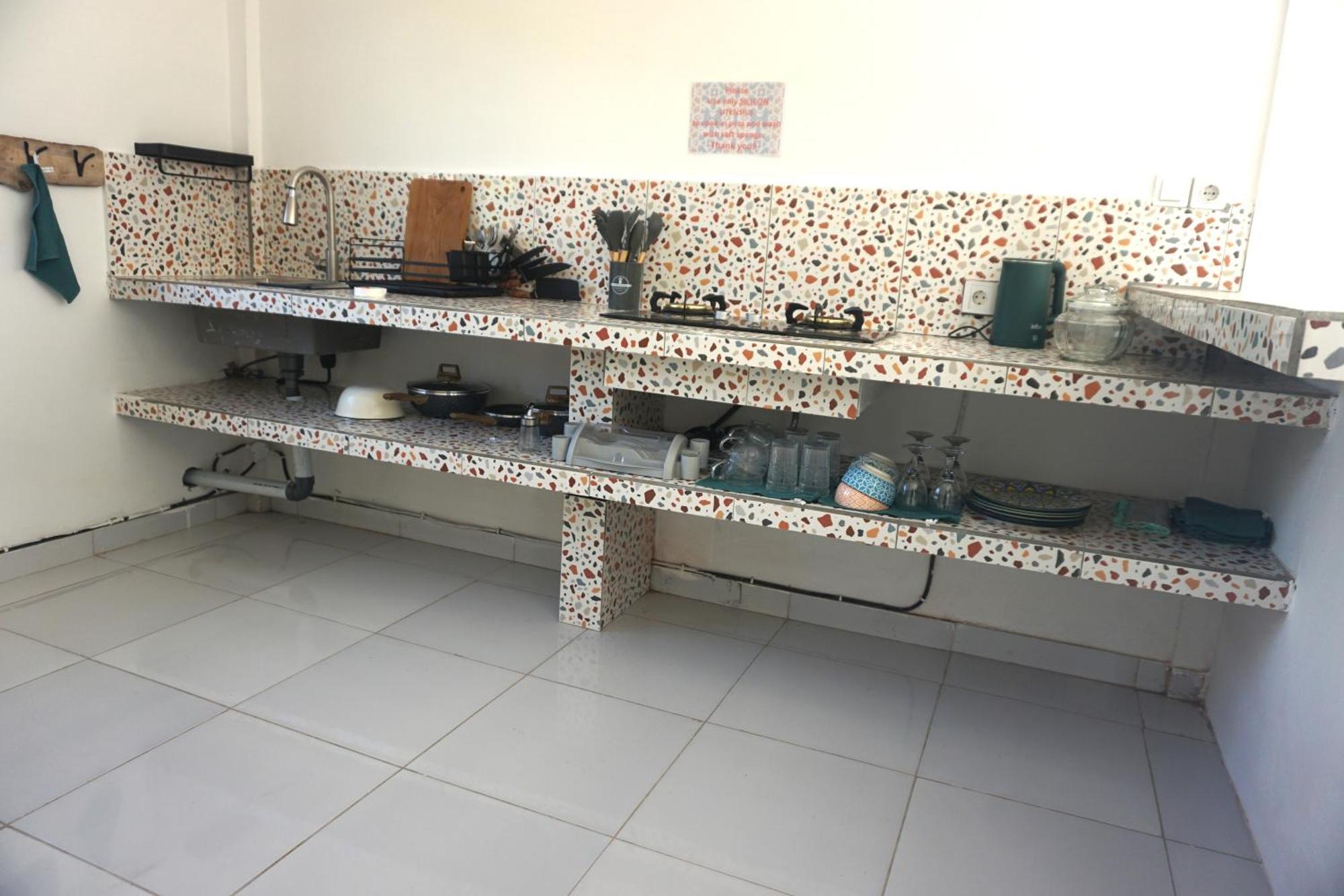 Black Sand Hostel Amed מראה חיצוני תמונה